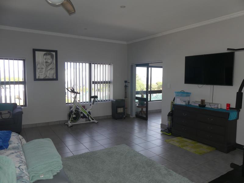 4 Bedroom Property for Sale in Golden Mile Western Cape